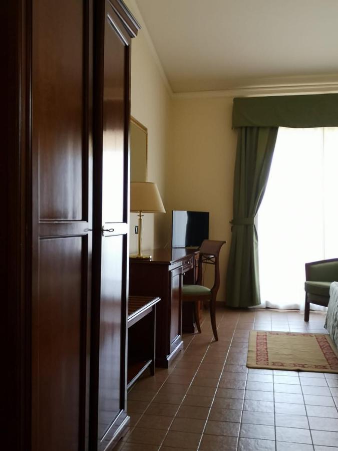 Hotel Villa Peretti Gela Exteriör bild